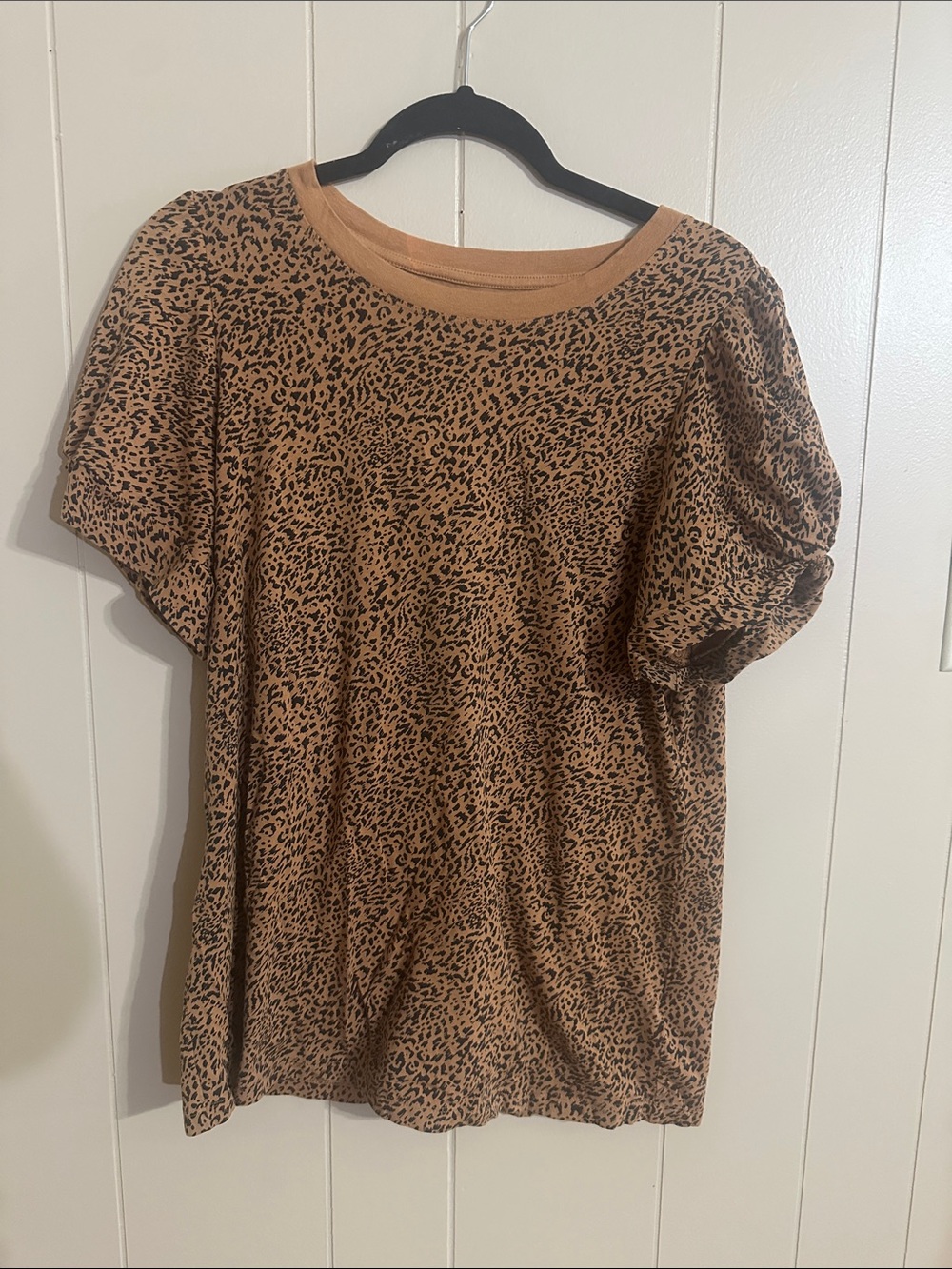 Amazon Essentials Tan Leopard Print Puff Short Sleeve Tee